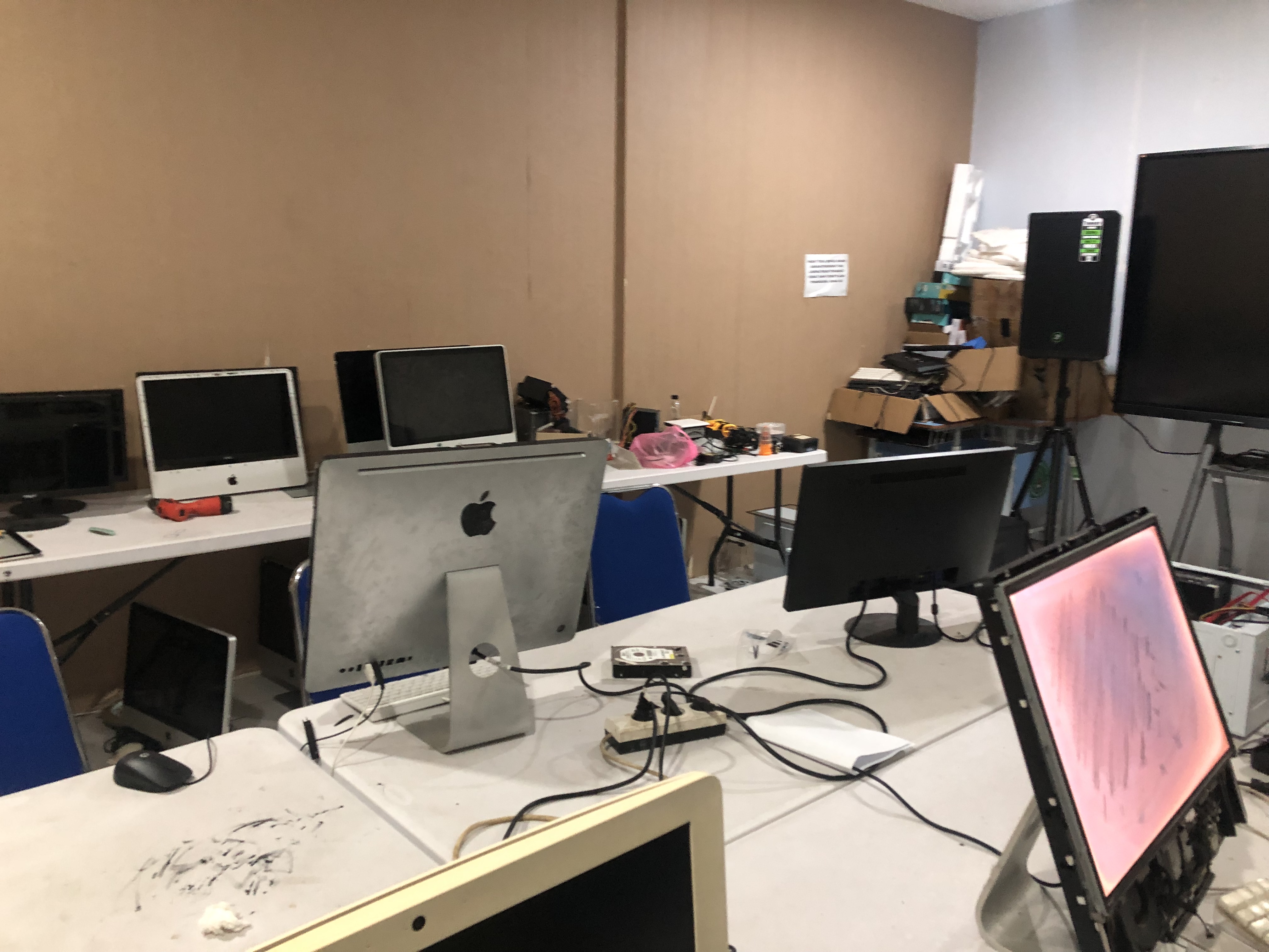 Laboratorium Perangkat Keras Komputer